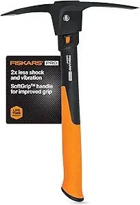 Fiskars IsoCore Pickaxe Mattock with Shock-Absorbing Handle, Dual-Head Tool for Roots & Rocks, 1.5 lb